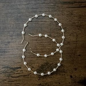 Pearly gold hoop earrings